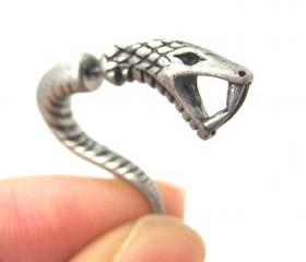 Fake Gauge Realistic Snake Cobra Animal 3D Plug Stud Earrings in Silver