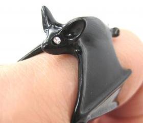 3D Adjustable Bat Animal Wrap Around Hug Ring in Black 
