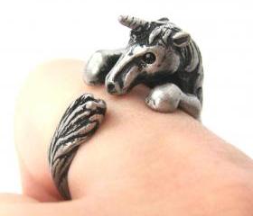 3D Unicorn Horse Animal Hug Wrap Ring in Silver - Sizes 5 to 9 Available