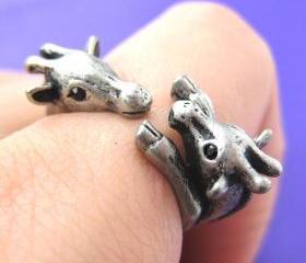 Adjustable Mom and Baby Giraffe Animal Hug Wrap Ring in Silver 