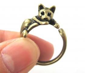 Lazy Kitty Cat Animal Pet Wrap Around Hug Ring in Brass Sizes 4 to 9 