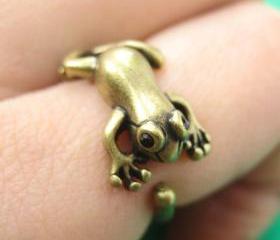 Realistic Leap Frog Animal Wrap Around Ring in Brass Sizes 4 to 8.5 