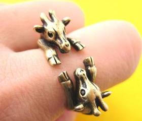 Adjustable Realistic Double Giraffe Animal Hug Wrap Ring in Brass 