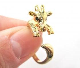 Baby Giraffe Animal Wrap Around Hug Ring in SHINY Gold - Sizes 4 to 9