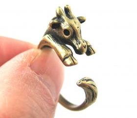 Baby Giraffe Animal Wrap Around Hug Ring in Brass - Sizes 4 to 9