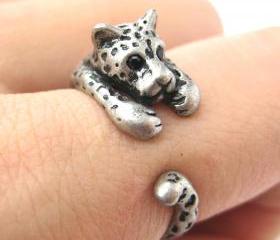 Realistic Leopard Animal Wrap Around Hug Ring in Silver - Sizes 4 to 9