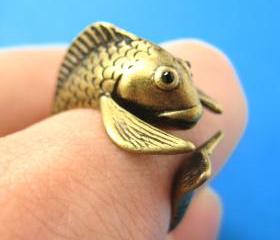 Realistic Fish Animal Pet Wrap Around Hug Ring in Brass - Sizes 4 to 9