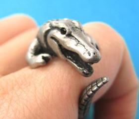Large 3D Crocodile Animal Wrap Around Hug Ring in Silver Sizes 4 to 9